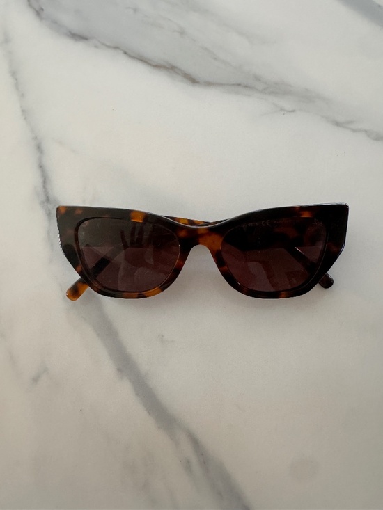 HAWKERS cat eye sunglasses tortoise shell